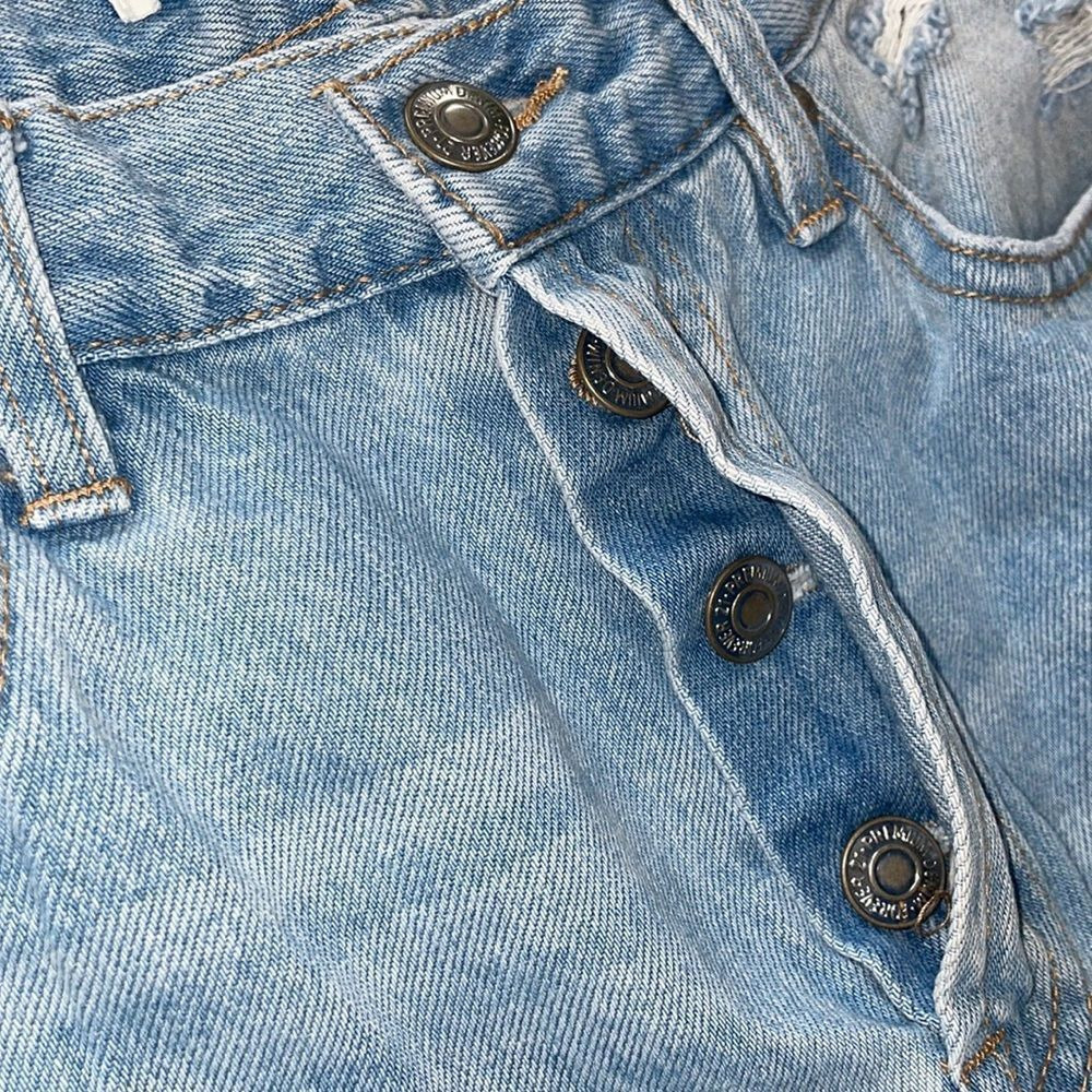Forever 21 High Rise Distressed Button Fly Jeans Size 28 Light Wash - Picture 3 of 4